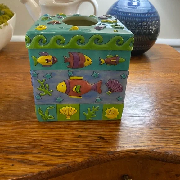 Underwater/ Fish themed tissue holder - Picture 1 of 7